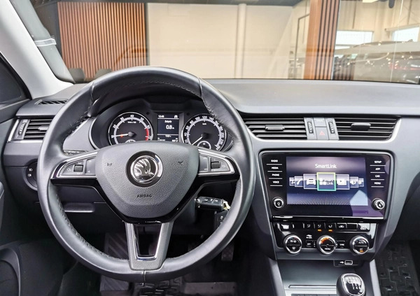Skoda Octavia cena 54900 przebieg: 134873, rok produkcji 2019 z Limanowa małe 121